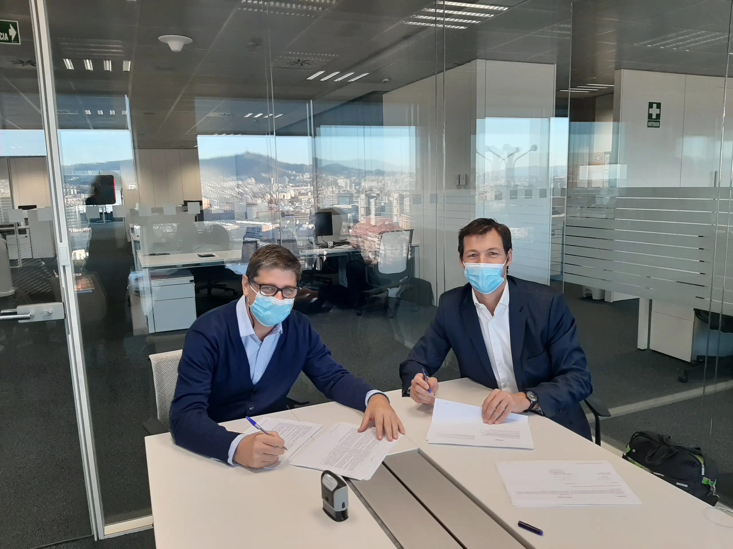 Contract to produce biogas at Can Mata Antonio Aliana and Mathieu Lefebvre signing a biogas production contract at Can Mata.